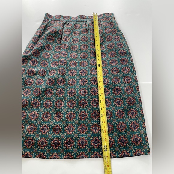 Exquisite Medallion print size 8 Vintage Green 100% silk Pencil Skirt - Picture 8 of 9